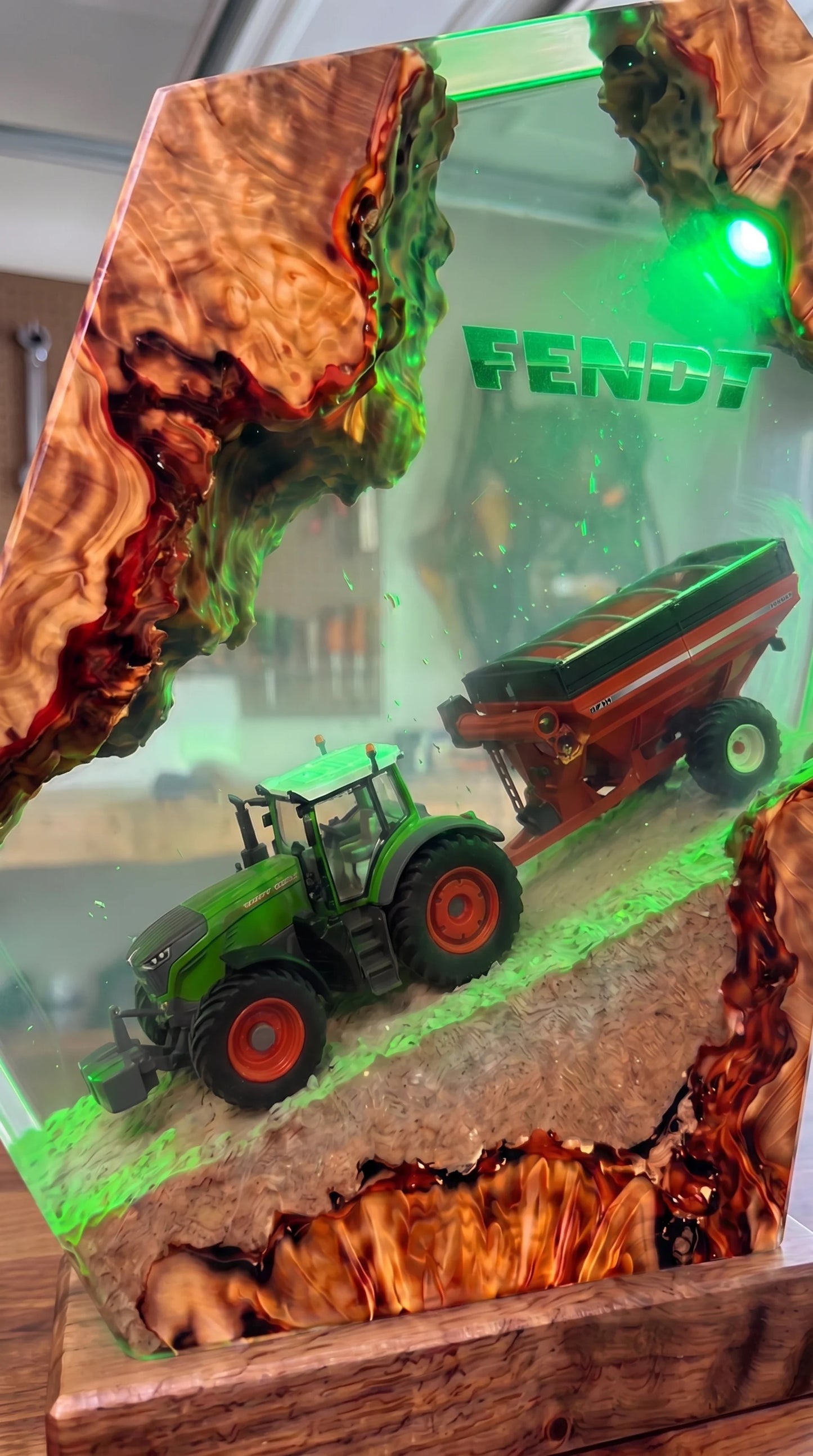 Fendt 1050 Vario With Grain Cart (PRE-ORDER)